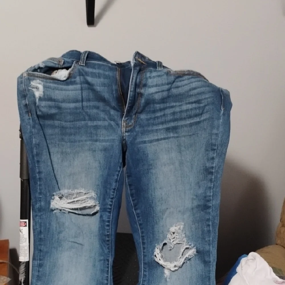 Judy Blue Distressed Boyfriend Jeans in Classic Blue - Picture 1 of 6